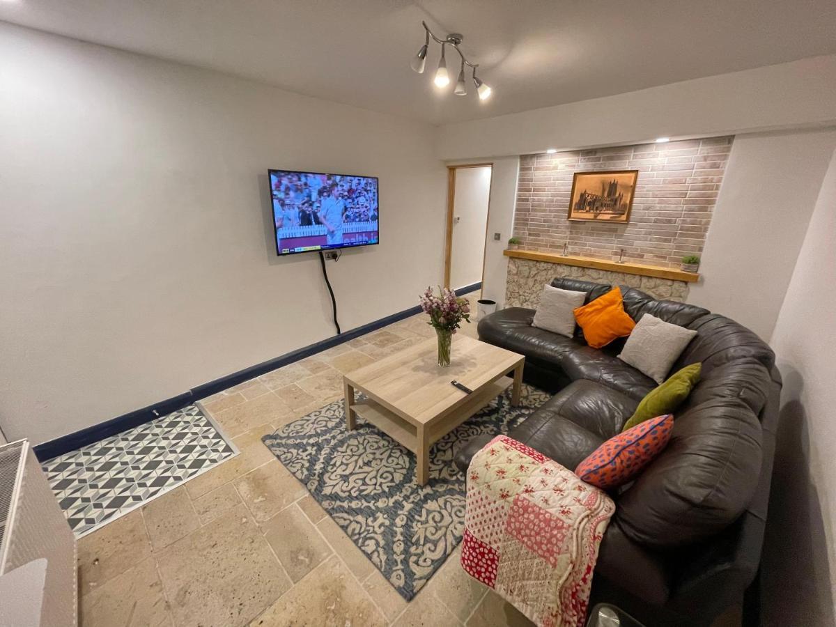 2 Bedroom Cottage Gloucester City Center Екстериор снимка
