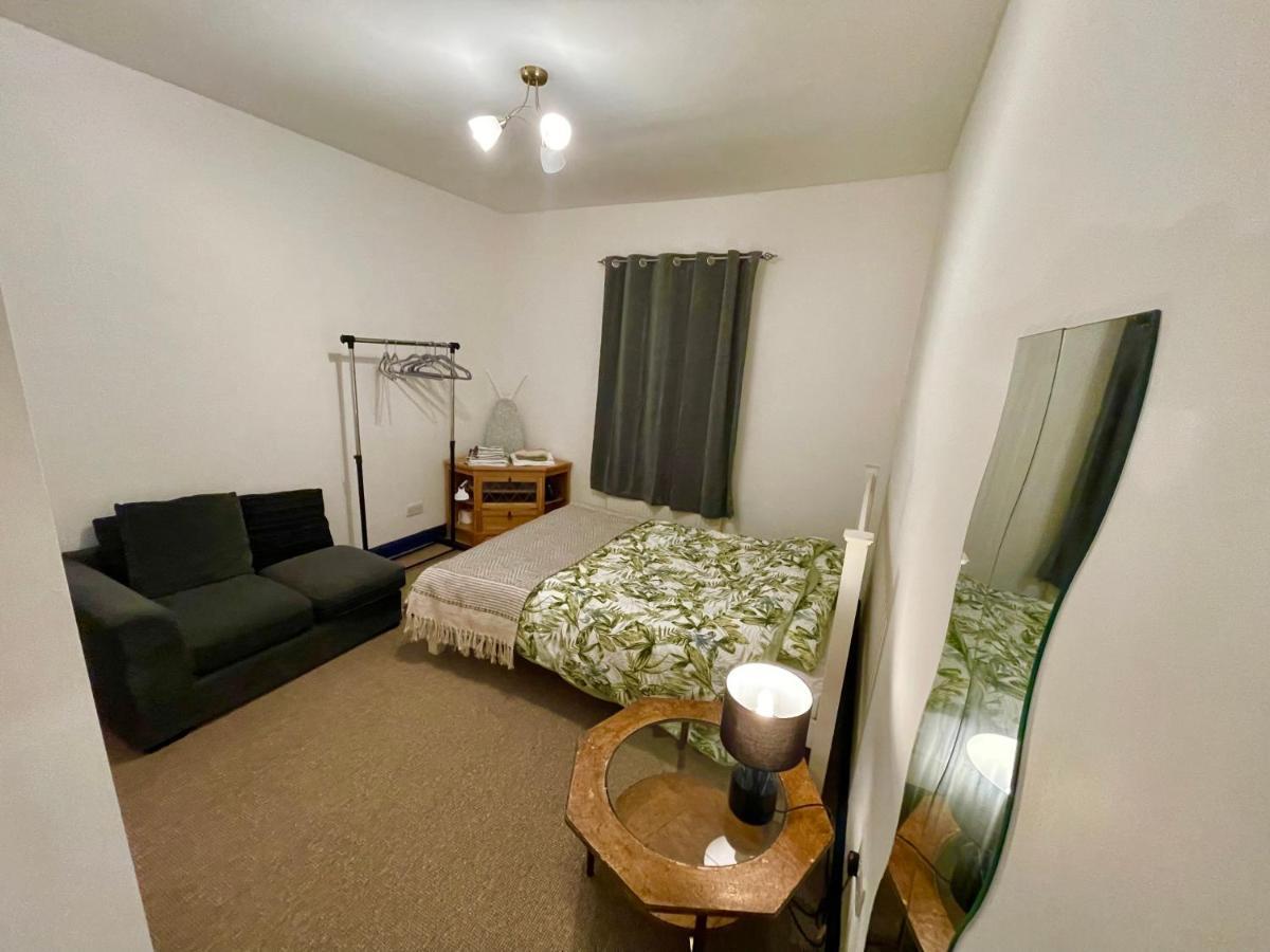 2 Bedroom Cottage Gloucester City Center Екстериор снимка